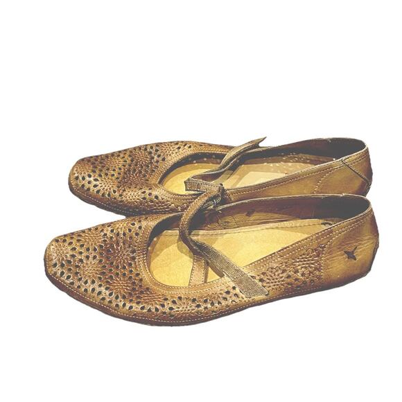 PIKOLINOS Shoes - PIKOLINOS Women's Tan Perforated Leather Mary Jane Flats